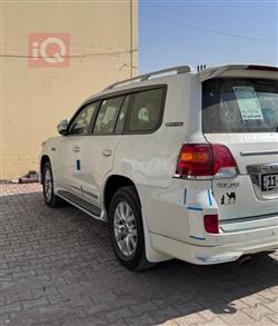 تۆیۆتا لاند کروزەر